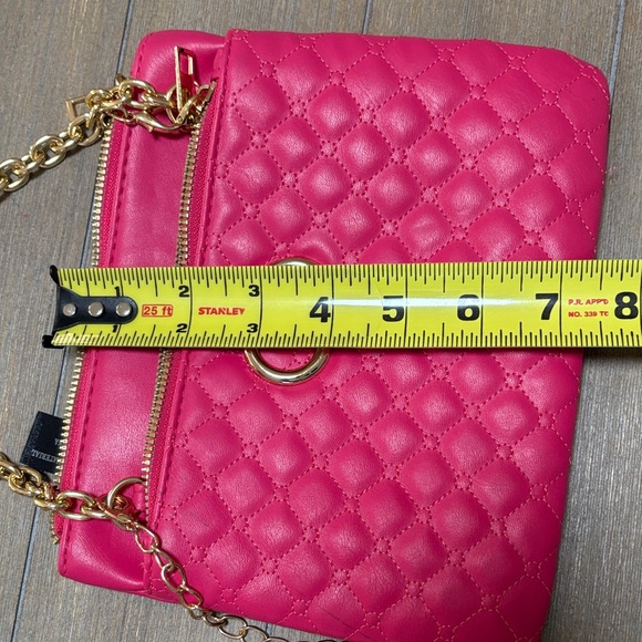 hot pink faux leather quilted crossbody bag magnetic closure gold-tone chain. - Picture 10 of 11